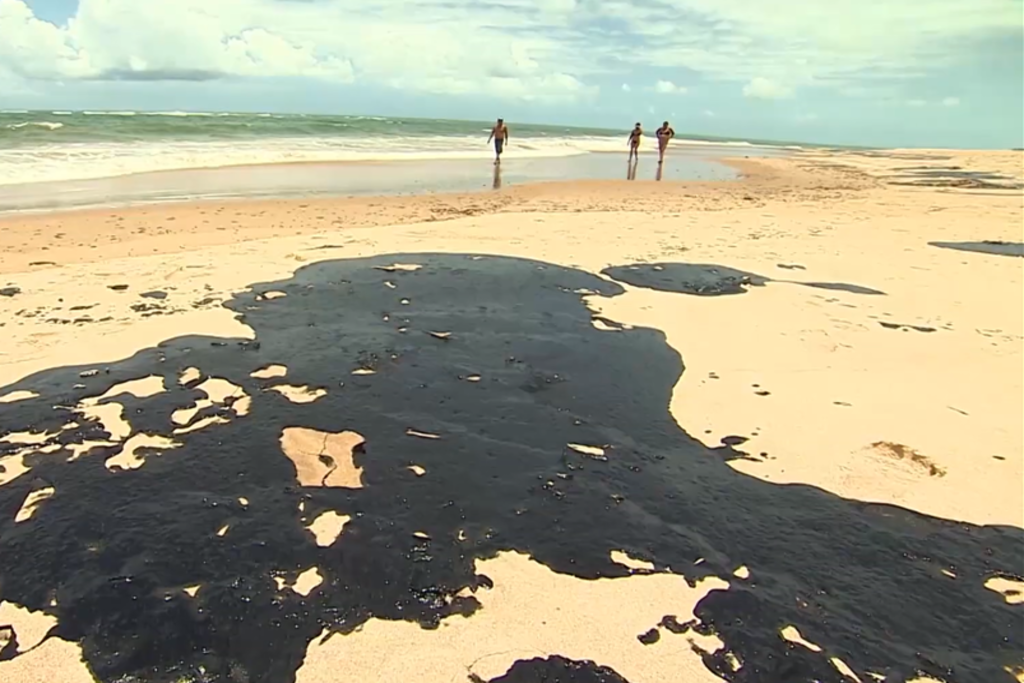 sources of water pollution, Oil and Trouble: A Third of Brazil’s Coastline Stained From Oil Spill
