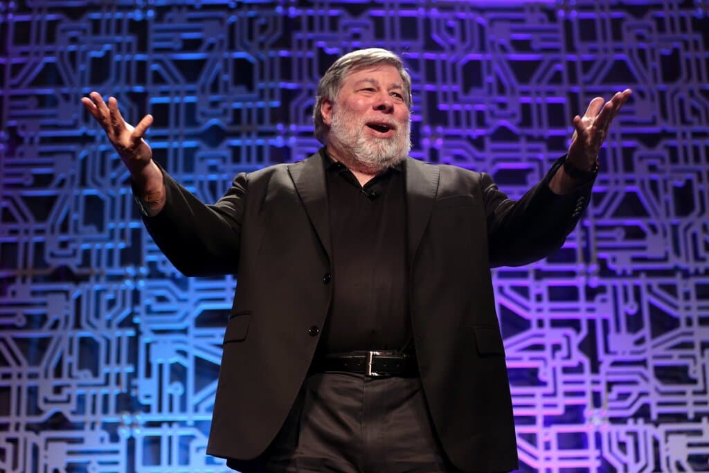 Apple Co-Founder Steve Wozniak to Remove Space Debris with New Company