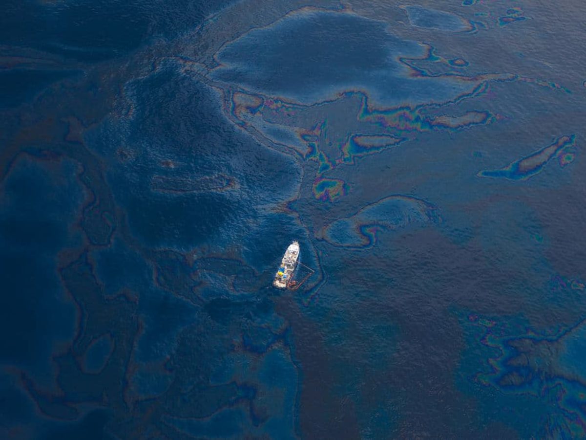 effects of oil spills in water