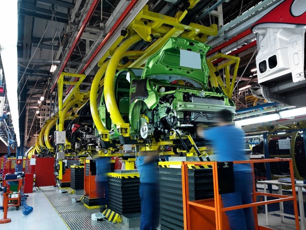 China vs US: Who is Winning the Electric Vehicle Technology Race?