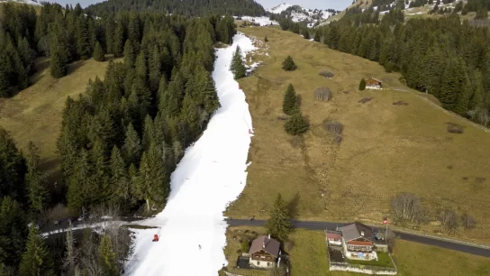 Europe’s Warmest Winter on Record Forces Closure of Ski Slopes