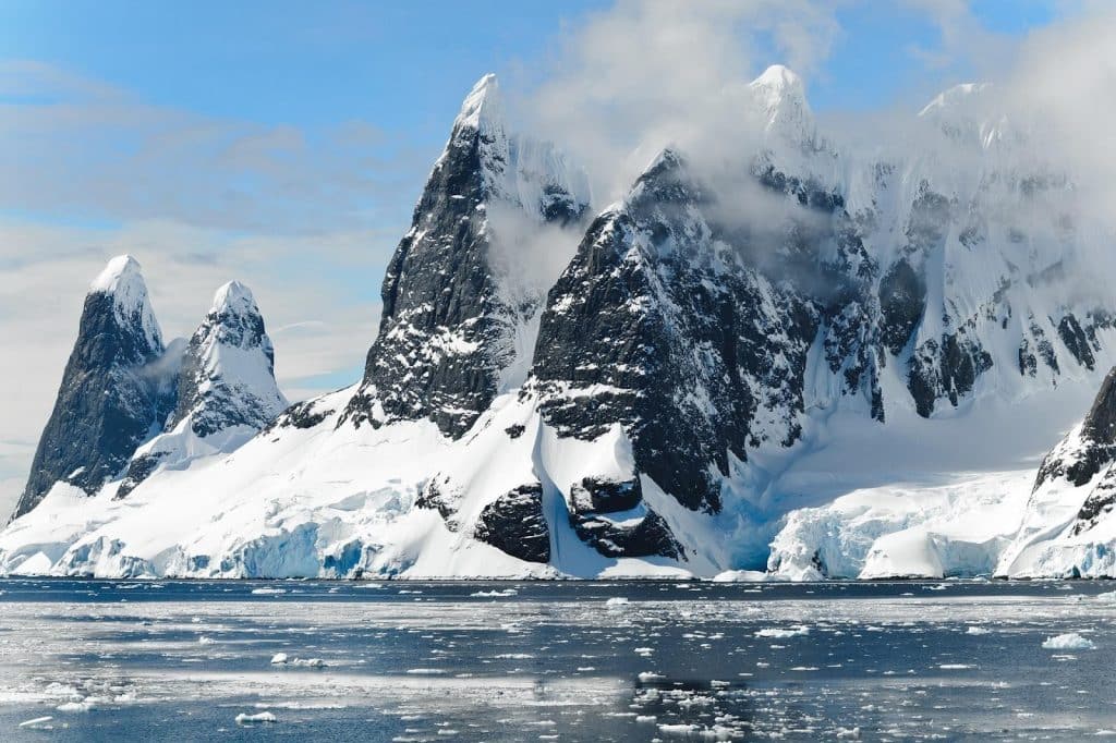 Antarctica glaciers and ice sheets; groundbreaking research from the University of Leeds has revealed an alarming truth about Antarctica. Photo: Pixabay