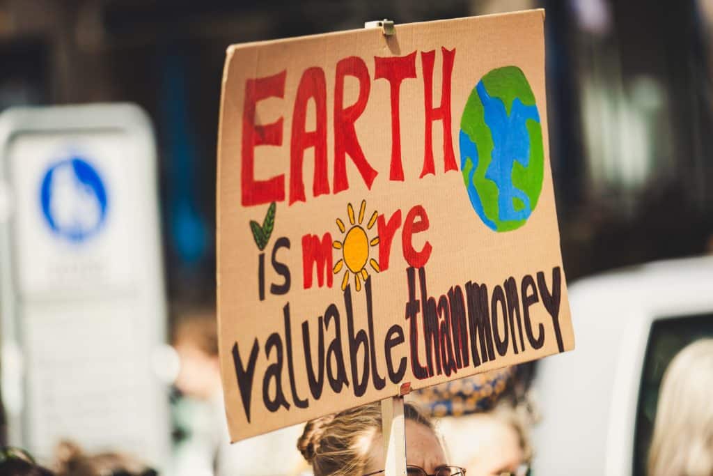 Earth is more valuable than money signage. Global climate change strike - No Planet B. Photo: Markus Spiske/Unsplash