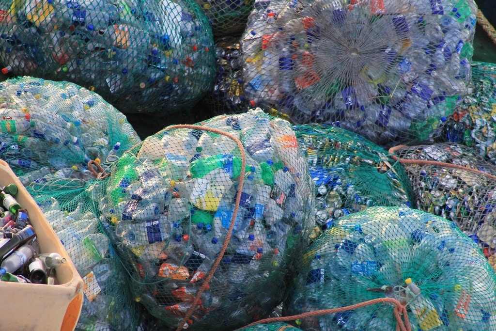 plastic packaging waste; plastic pollution; beverage single-use plastic bottles in landfill. Photo: PxHere