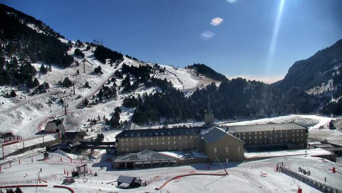 Vall de Núria (alt. 2,000 m) ski resort (Spain). 25 January 2023